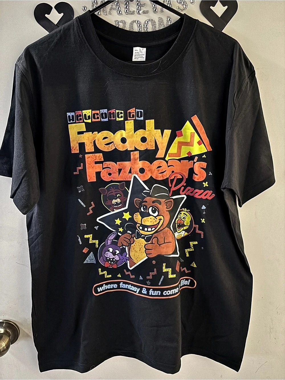 Five Nights at Freddy's Freddy Fazbear's Pizza Graphic T-Shirt Black